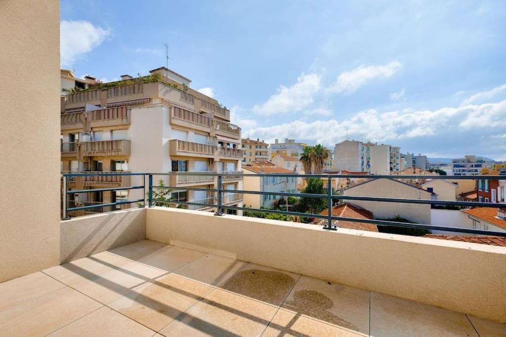 T2 Avec Terrasse Et Parking Prive Au Coeur De Nice Exterior photo